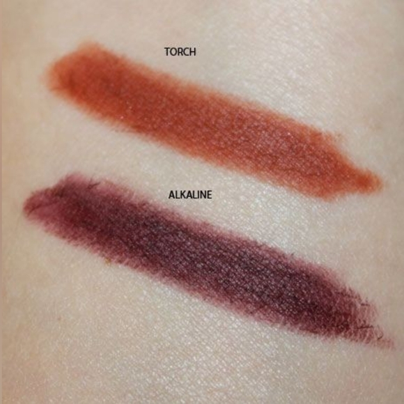 Urban Decay Alkaline Eyeliner - Picture 2 of 2